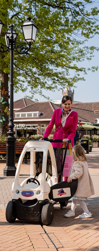 Een van de special services bij het Designer Outlet Roermond, de coole kinderwagen
