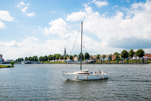 Zeilboot op de maasplassen