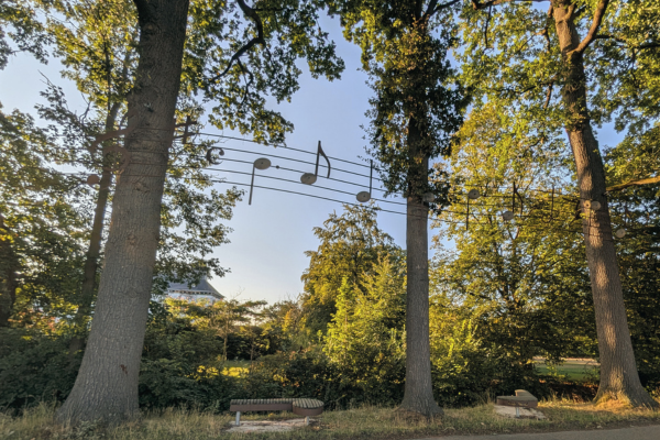 Muzieknoten in Eikenbomen Mosa RT